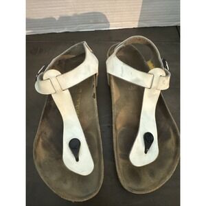 BIRKENSTOCKS White Patent Leather Gizeh Thong Sandals  sz11 W / 9 M